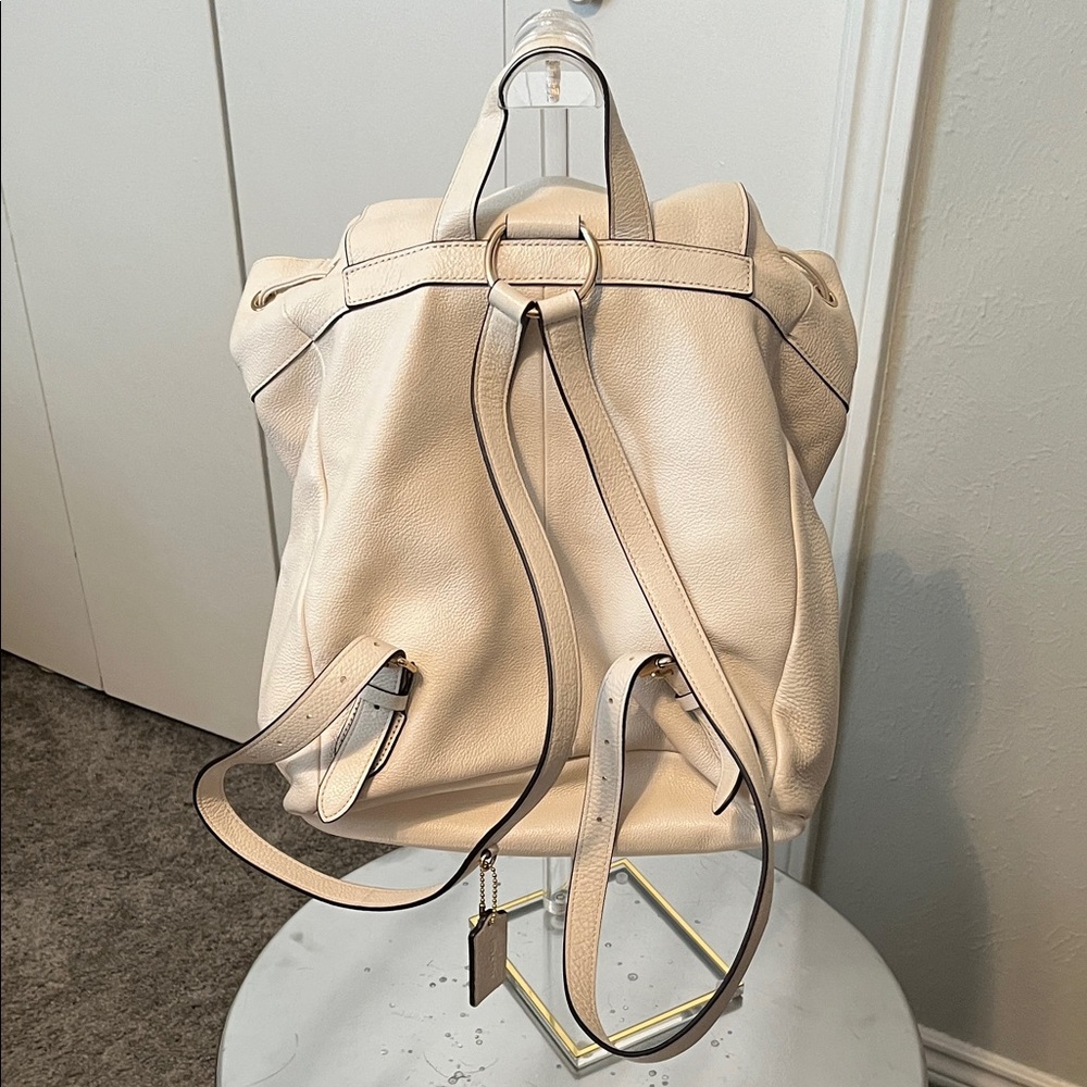 Coach Billie Chalk White Pebbled Leather Backpack w/Adjustable Straps & Pockets! - Picture 3 of 16
